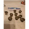 Image 1 : 9 cupboard knobs