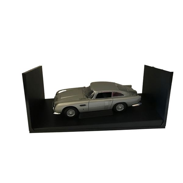 007 Goldfinger James Bond Collection Aston Martin DB 5 Collectible Car