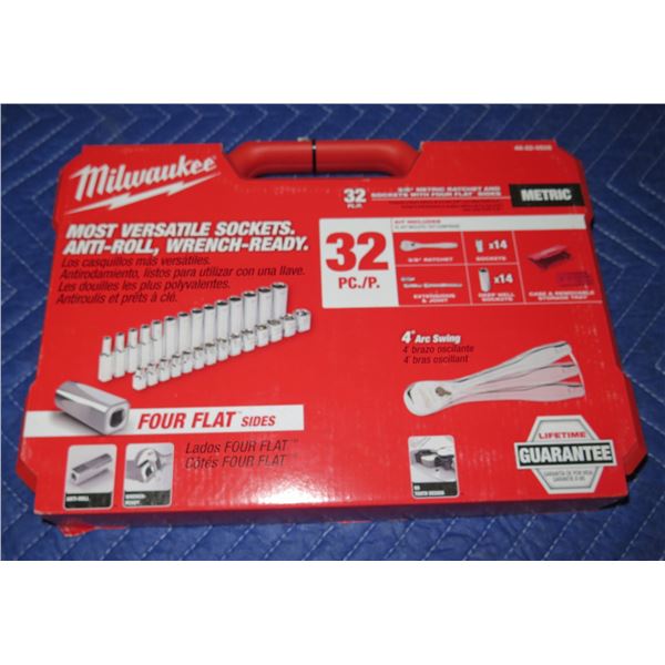 Milwaukee 32 Piece Ratchet & Socket Set Metric in Hard Case New