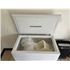 Image 2 : Frigidaire -  7.2 Cu. Ft. Chest Freezer - Model: FFFC07M2UW