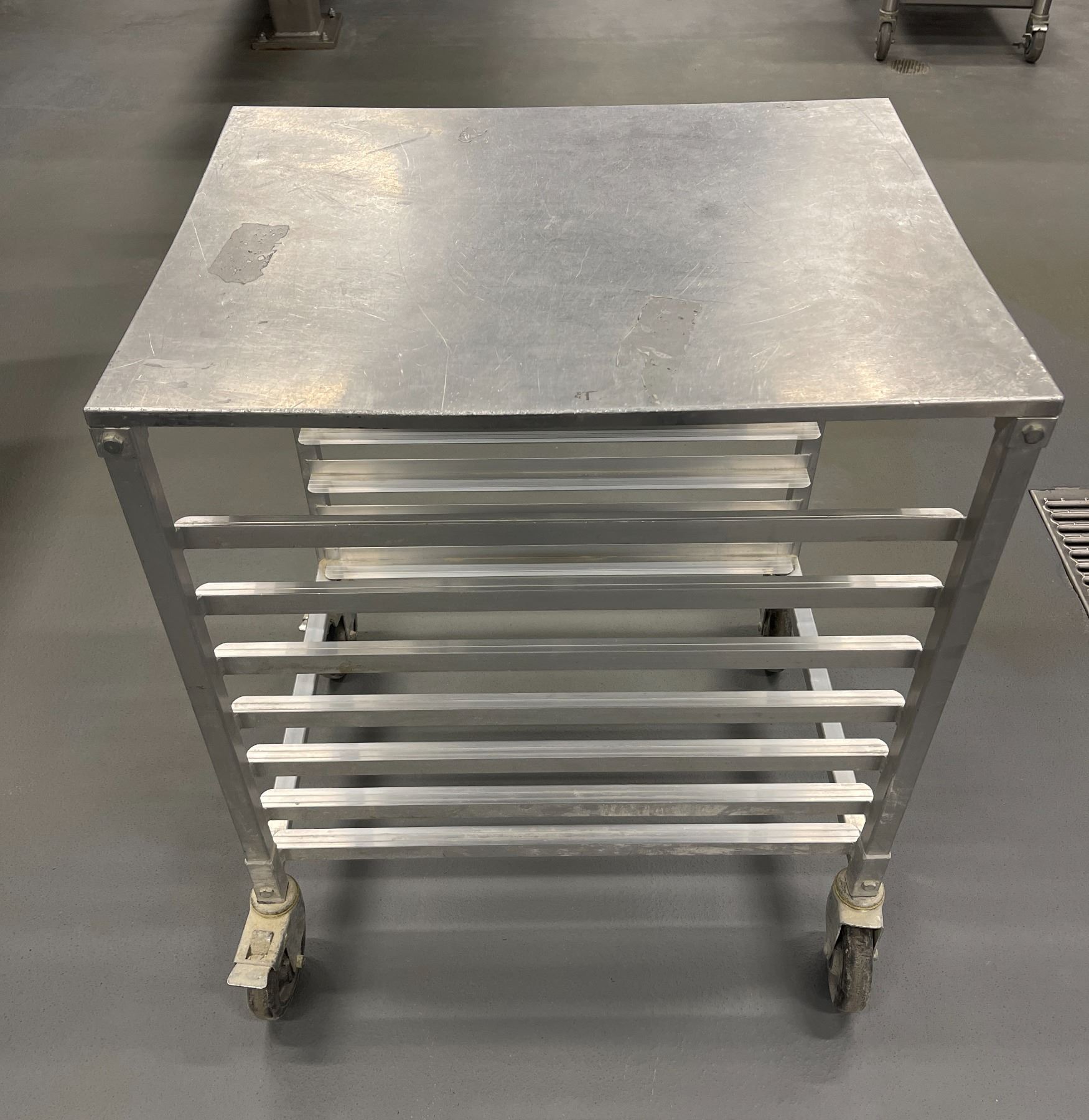 Commercial aluminum 7 tier bakery bun pan rack - approx. 20in x 26in x 32in