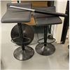 Image 2 : Group of 2 barstools & table