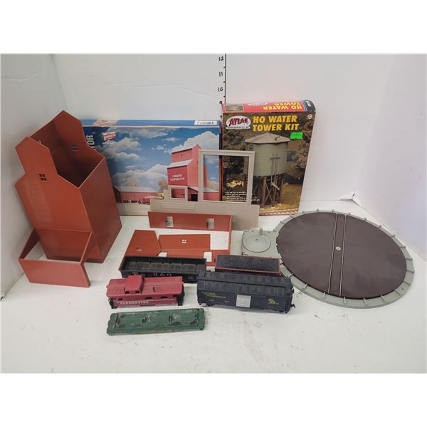 HO Water Tower Kit & Farmers Coop Rural Grain Elevator