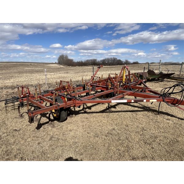 Morris L160 - 20ft Challenger field cultivator with mounted harrows
