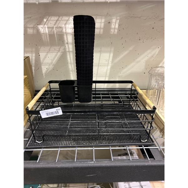 Counter top dish drying rack with water catching and absorbing mats