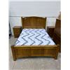 Image 3 : Signature Fine Furniture Solid Wood  7 piece Queen size bedroom set, 2 night stands, 4 pce queen siz