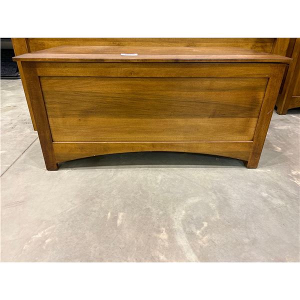 Signature Fine Furniture Cedar Lined foot locker / blanket chest