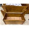 Image 2 : Signature Fine Furniture Cedar Lined foot locker / blanket chest