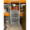 Image 2 : 3 step folding step ladder