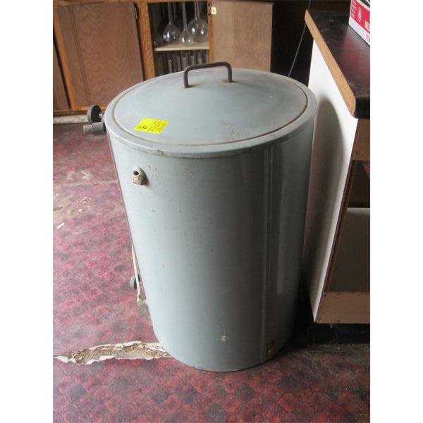 LIDDED WATER TANK