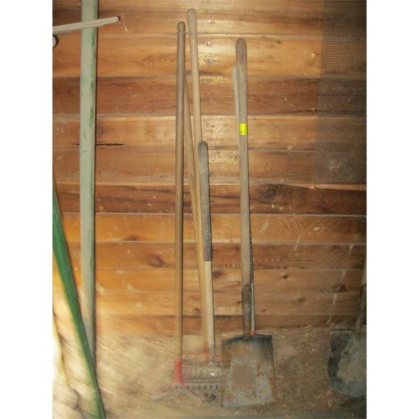 GARDEN RAKES, SHOVEL, HOE, ETC. - Dodds Auction