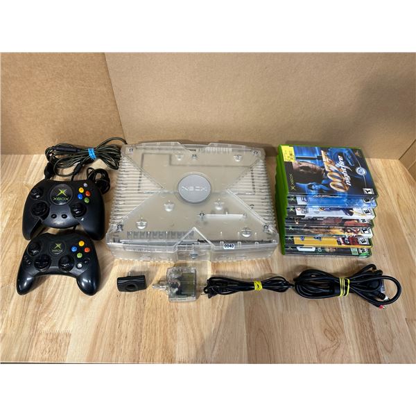 Lot of 1 Original Xbox Clear Case w/ 7 Games 2 Cont. & Accessories - Works