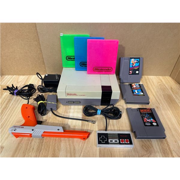 Lot of NES Nintendo System w/ Games and Accesories - Works