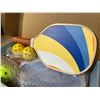Image 2 : Lot of 1 Set of 2 Pickleball Rackets + 4 Balls - New