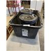 Image 2 : TOTE WITH 2 PAILS OF DIESEL ENGINE OIL EACH ABOUT 3/4 FULL