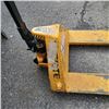 Image 2 : PALLET JACK - NEEDS OIL