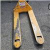 Image 3 : PALLET JACK - NEEDS OIL