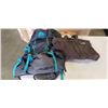 Image 2 : OZARK TRAIL EAGLE 401 HIKING BACKPACK AND NORTH FACE SIZE MEDIUM BROWN FLEECE