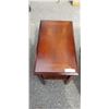 Image 2 : ASHLEY DARK BROWEN FINISH CHAIR SIDE TABLE