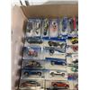 Image 2 : TRAY OF 30 NEW/SEALED HOT WHEELS CARS