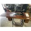 Image 2 : ANTIQUE SINGER SEWING MACHINE IN TABLE