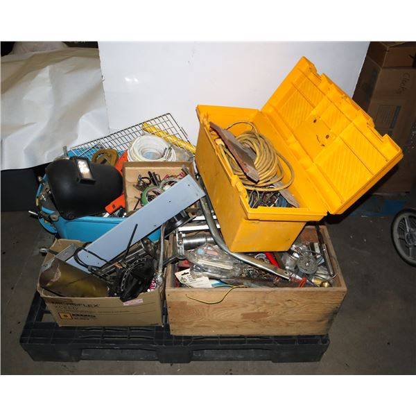 1/2 SIZE PALLET OF GARAGE CLEAROUT ITEMS, MOSTLY