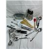 Image 1 : Assortment of Kitchen Utensils