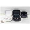 Image 1 : 3 SETS OF IN EAR HEADPHONES WITH CHARGING CASES