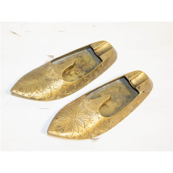 HEAVY SOLID BRASS VINTAGE ASHTRAY SHOES SET