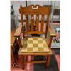 Image 1 : SOLID WOOD CONSTRUCTION ARM CHAIR