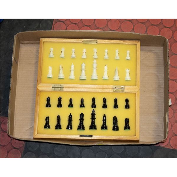 COMPLETE CHESS PIECE SET (NO BOARD) IN WOODEN CASE