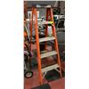 Image 1 : 5FT "A" FRAME FIBER GLASS LADDER