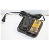 Image 1 : DEWALT CHARGER