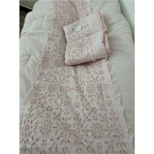 Pretty Pink Queen Comforter & 2 Shams