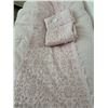 Image 1 : Pretty Pink Queen Comforter & 2 Shams