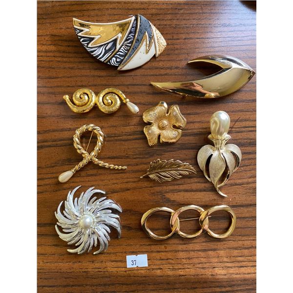 Assortment Of Exquisite Brooches