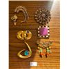 Image 1 : Assortment Of Fancy Costume Brooches