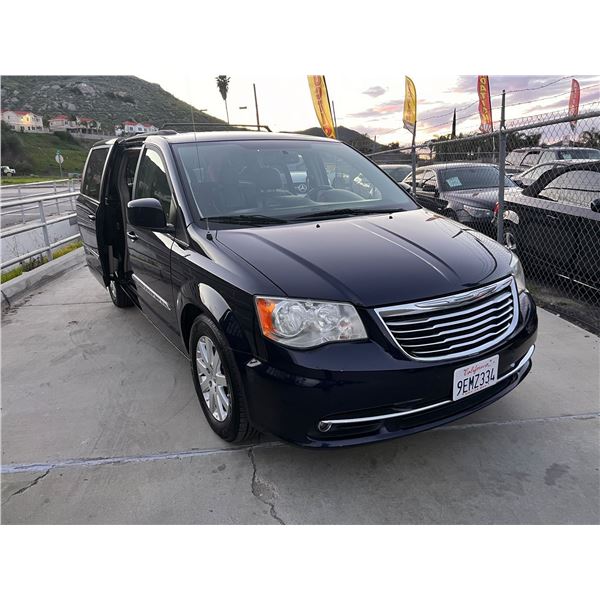 2013 Chrysler Town n Country - CLEAN/142,902 Mi