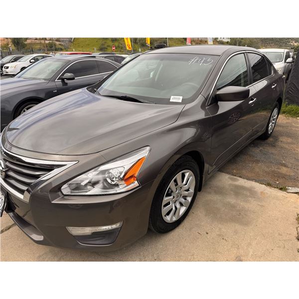 2015 Nissan Altima - CLEAN/179,889 Mi