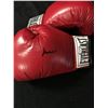Image 3 : MUHAMMAD ALIS SIGNED EVERLAST BOXING GLOVES (PSA COA)