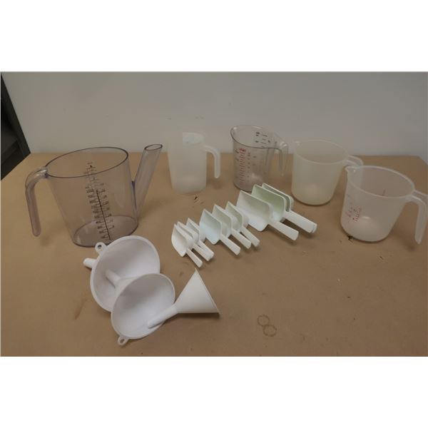 LOT DE 17pcs ARTICLES DE CUISINE ASST