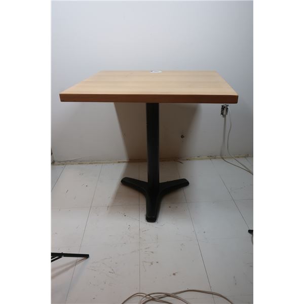 TABLE 30 x26 x30 