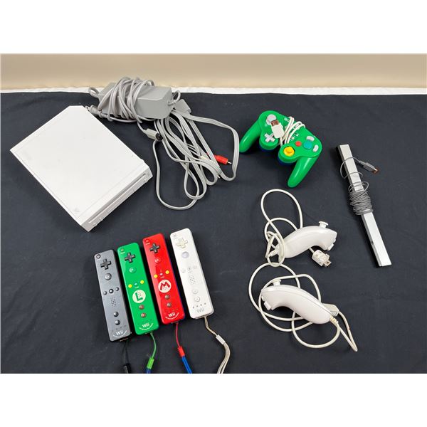 Nintendo Wii Console & Accessories