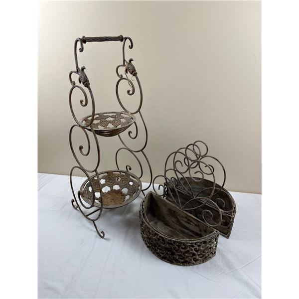 Metal Plant Stands & Baskets