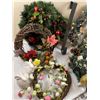 Image 3 : Seasonal Wreaths, Hangers & Décor