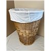 Image 3 : 2 Wicker Laundry Hampers