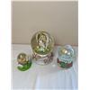 Image 1 : 3 Snow Globes.  2 Are Musical