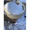 Image 2 : 2 Flower Pots with Dirt