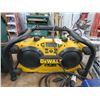 Image 1 : Dewalt Portable Radio