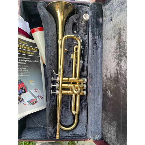 Holton Collegiate Trumpet with mouthpiece, Case and some sheet music